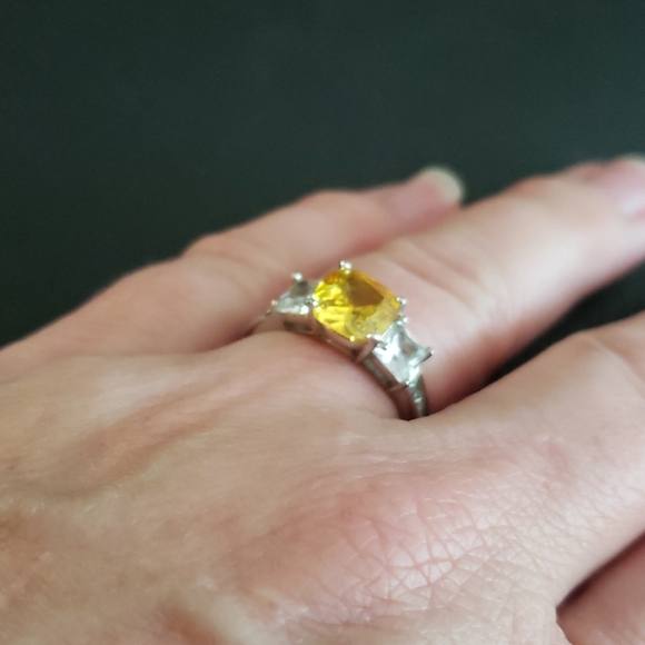 Yellow glass ring - Picture 4 of 4